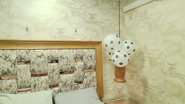 Paulina25  online show from June 25, 3:06 am
