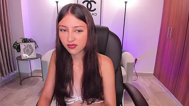 Snapshot of Nikky_sweett_ chatting on May 21, 10:06 pm Nikky sweett online show from May 21, 10:06 pm