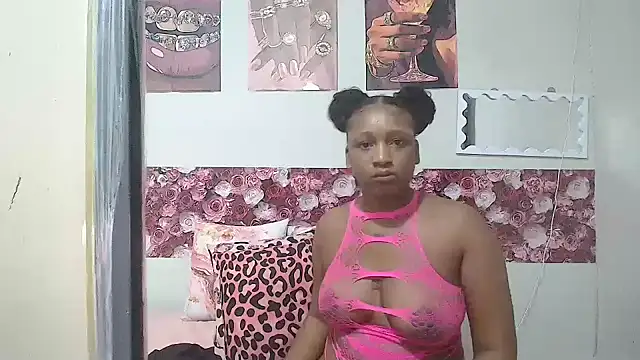 Snapshot of EnchantingLisa chatting on May 13, 4:10 am EnchantingLisa online show from May 13, 4:10 am