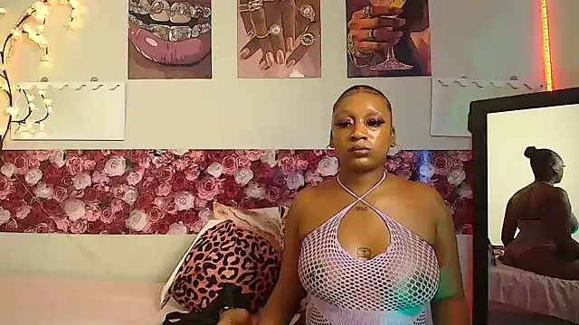 Snapshot of EnchantingLisa chatting on May 19, 2:01 pm EnchantingLisa online show from May 19, 2:01 pm