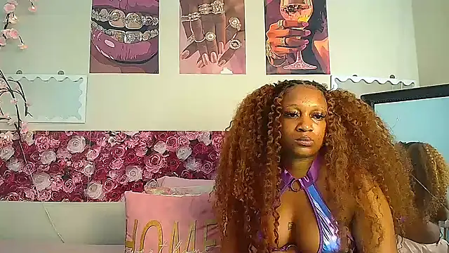 Snapshot of EnchantingLisa chatting on July 7, 7:23 am EnchantingLisa online show from July 7, 7:23 am