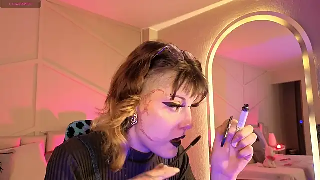 Snapshot of Rossiee_huntt chatting on June 10, 12:37 pm Rossiee huntt online show from June 10, 12:37 pm