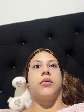 Snapshot of HayleyRoss_ chatting on June 23, 10:35 am HayleyRoss online show from June 23, 10:35 am