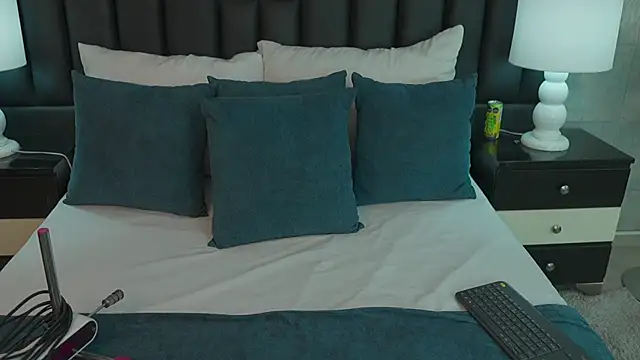 Snapshot of VioletSweetts chatting on July 9, 3:43 am VioletSweetts online show from July 9, 3:43 am