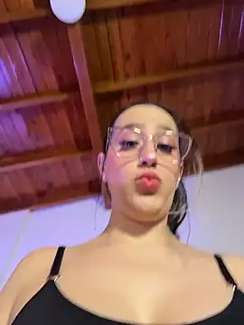 Snapshot of RenataVelasquez chatting on July 13, 4:15 am RenataVelasquez online show from July 13, 4:15 am