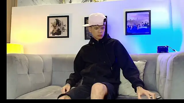 Snapshot of KING_BOYS2026 chatting on June 14, 3:52 am KING BOYS2026 online show from June 14, 3:52 am