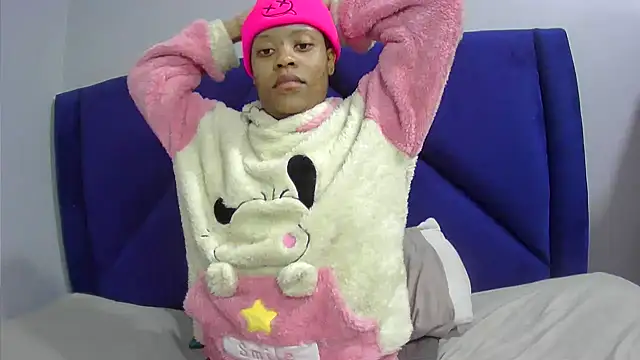 Snapshot of TheSexyBibi chatting on June 20, 7:49 pm TheSexyBibi online show from June 20, 7:49 pm