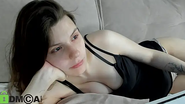 Snapshot of Kira_Be11 chatting on June 1, 1:18 am Kira Be11 online show from June 1, 1:18 am