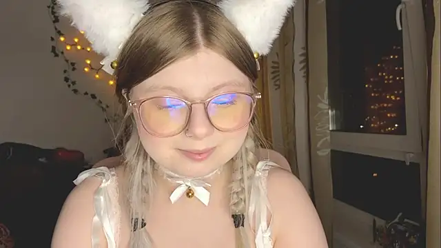 Snapshot of YukiBlush chatting on June 16, 8:22 pm YukiBlush online show from June 16, 8:22 pm