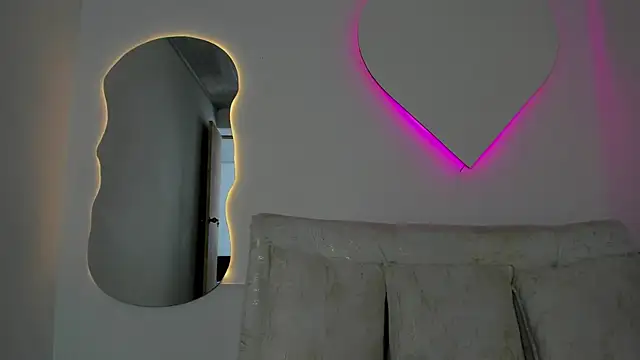 LiaCampbell  online show from July 17, 8:24 pm