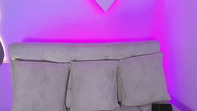 LiaCampbell  online show from July 18, 8:12 pm