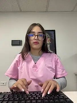 Snapshot of Sweet_Milaa1 chatting on June 5, 7:52 pm Sweet Milaa1 online show from June 5, 7:52 pm