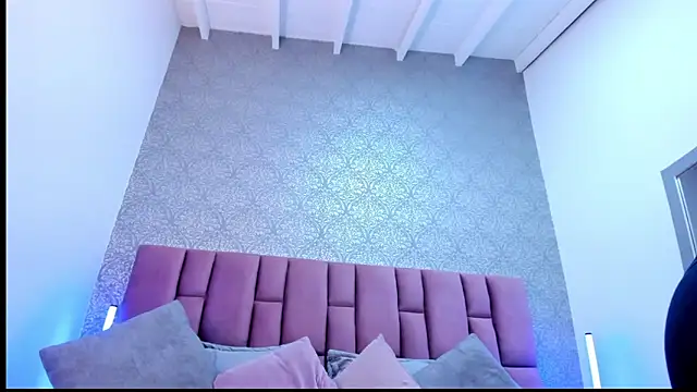 Snapshot of DianaRed_ chatting on June 16, 8:22 pm DianaRed online show from June 16, 8:22 pm