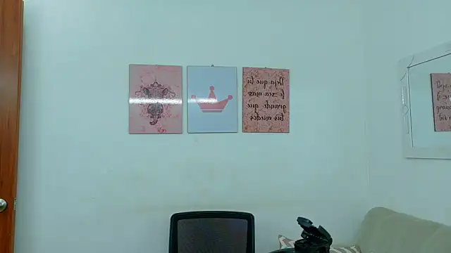 Snapshot of Zoe_rousse01 chatting on May 16, 7:34 pm Zoe rousse01 online show from May 16, 7:34 pm