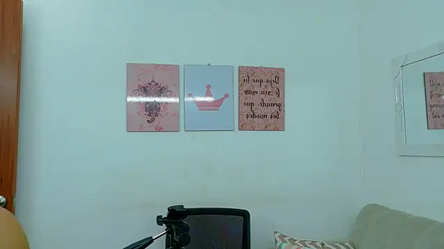 Snapshot of Zoe_rousse01 chatting on May 16, 7:45 pm Zoe rousse01 online show from May 16, 7:45 pm