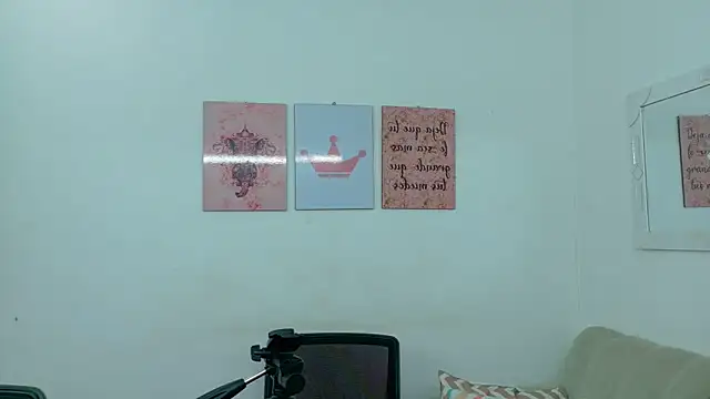 Snapshot of Zoe_rousse01 chatting on May 16, 7:56 pm Zoe rousse01 online show from May 16, 7:56 pm