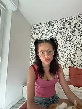 lilou philips online show from June 2, 12:29 pm
