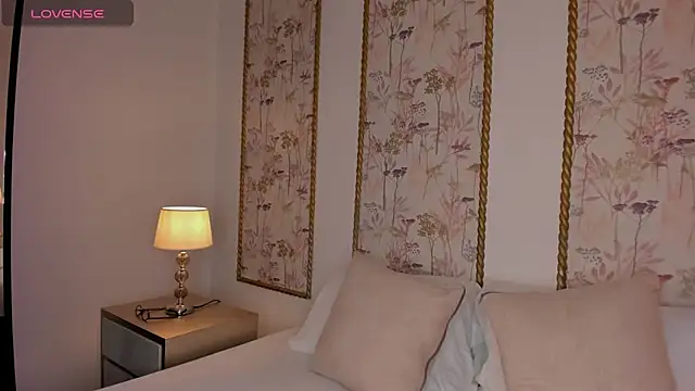 Snapshot of sara_castro24_ chatting on June 23, 7:56 pm sara castro24 online show from June 23, 7:56 pm