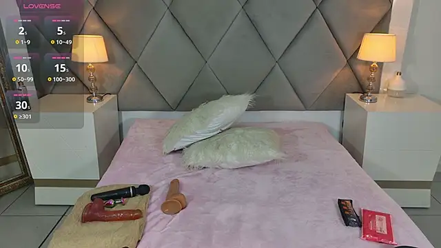 LaylaRhodes online show from June 21, 1:57 pm