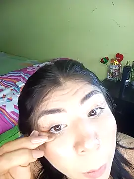 Snapshot of PequenaNena chatting on May 8, 6:52 am PequenaNena online show from May 8, 6:52 am