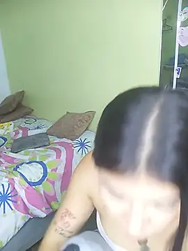 Snapshot of PequenaNena chatting on June 18, 2:34 am PequenaNena online show from June 18, 2:34 am