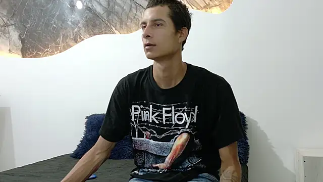Snapshot of cameronsilverman chatting on June 15, 9:06 pm cameronsilverman online show from June 15, 9:06 pm