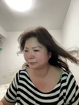 Snapshot of linda51863 chatting on May 23, 1:15 pm linda51863 online show from May 23, 1:15 pm