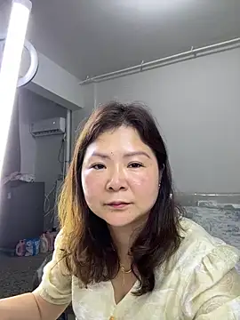 Snapshot of linda51863 chatting on June 3, 2:33 pm linda51863 online show from June 3, 2:33 pm