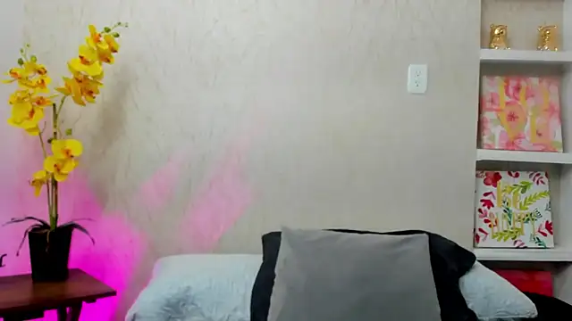 Snapshot of ChloeSmith9 chatting on July 29, 6:50 pm ChloeSmith9 online show from July 29, 6:50 pm