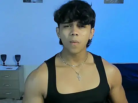 noahprada online show from June 10, 4:34 am