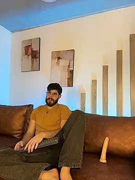 DomBoy  online show from June 3, 8:25 pm