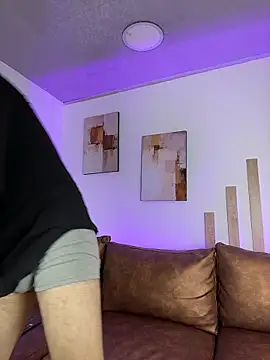 DomBoy  online show from June 9, 8:09 pm