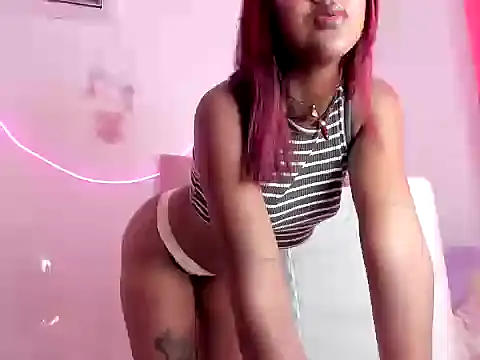 Snapshot of Lilyliv chatting on June 12, 9:14 pm Lilyliv online show from June 12, 9:14 pm