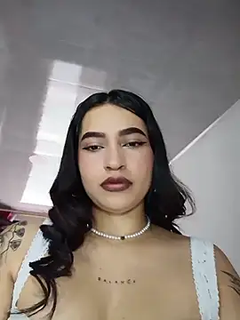 Snapshot of Sky__19 chatting on May 11, 8:06 pm Sky 19 online show from May 11, 8:06 pm