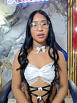alisoom  online show from May 4, 9:38 am