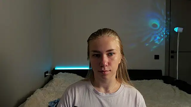 Snapshot of AnnaAlexArti chatting on June 25, 5:12 am AnnaAlexArti online show from June 25, 5:12 am