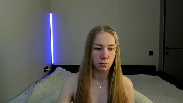 Snapshot of AnnaAlexArti chatting on July 1, 5:31 am AnnaAlexArti online show from July 1, 5:31 am