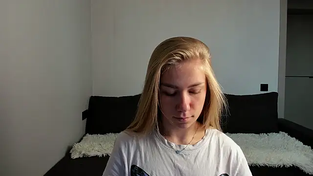 Snapshot of AnnaAlexArti chatting on July 3, 6:31 am AnnaAlexArti online show from July 3, 6:31 am