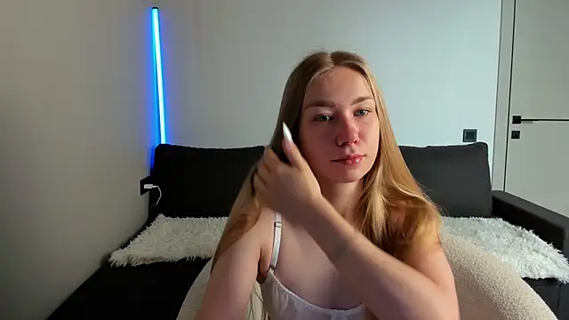 Snapshot of AnnaAlexArti chatting on July 9, 4:38 am AnnaAlexArti online show from July 9, 4:38 am