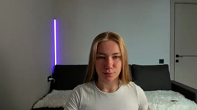 Snapshot of AnnaAlexArti chatting on July 10, 5:01 am AnnaAlexArti online show from July 10, 5:01 am