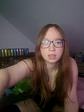 Snapshot of Freaky-Doll chatting on June 8, 8:20 pm Freaky-Doll online show from June 8, 8:20 pm