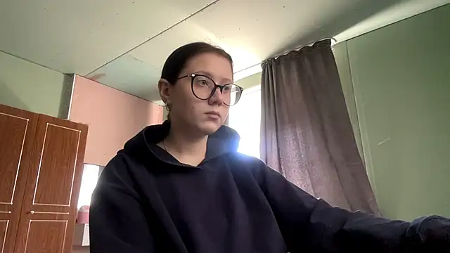 AdelleBaggenstoss online show from May 2, 9:58 am
