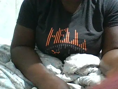 Snapshot of Leeratoe chatting on June 21, 4:04 am Leeratoe online show from June 21, 4:04 am