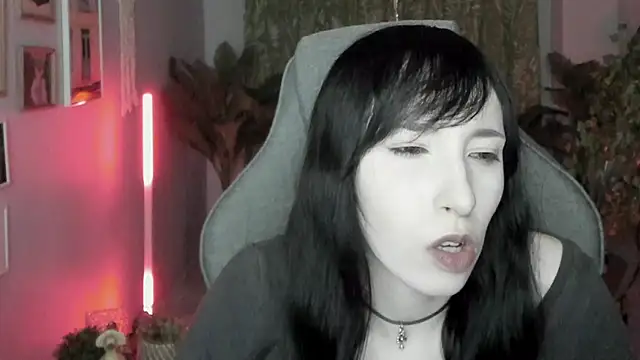 Snapshot of SeraphineSparda chatting on July 17, 11:50 am SeraphineSparda online show from July 17, 11:50 am