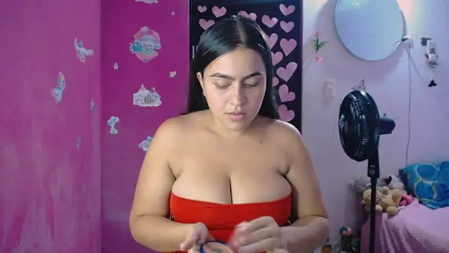 Snapshot of Kiara_tits chatting on May 31, 1:36 am Kiara tits online show from May 31, 1:36 am