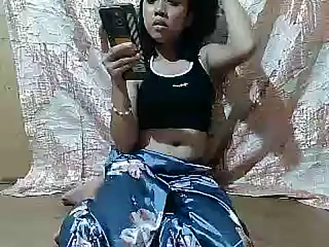 Snapshot of Yours_AsianPinayGirl18 chatting on May 3, 12:33 pm Yours AsianPinayGirl18 online show from May 3, 12:33 pm