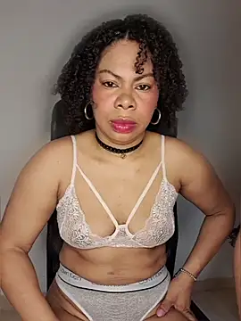Snapshot of Cassandra_em_ chatting on May 7, 3:39 pm Cassandra em online show from May 7, 3:39 pm