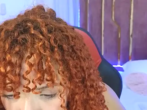 Kiaralovee26 online show from May 12, 2:41 am