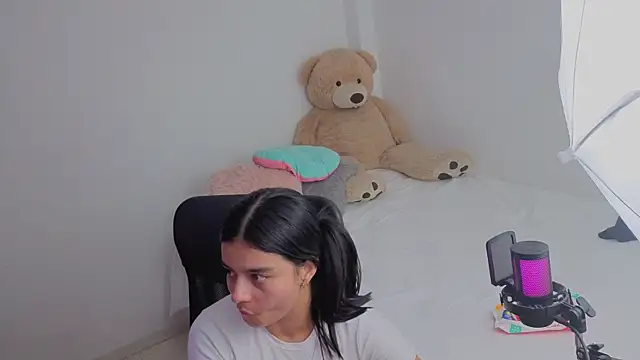 valerihouse  online show from May 7, 12:49 am