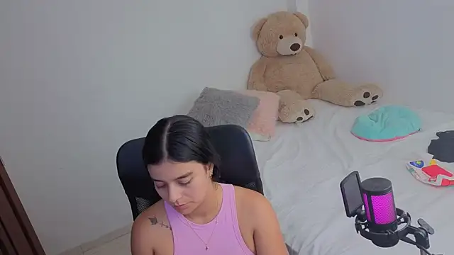valerihouse  online show from May 9, 2:39 am